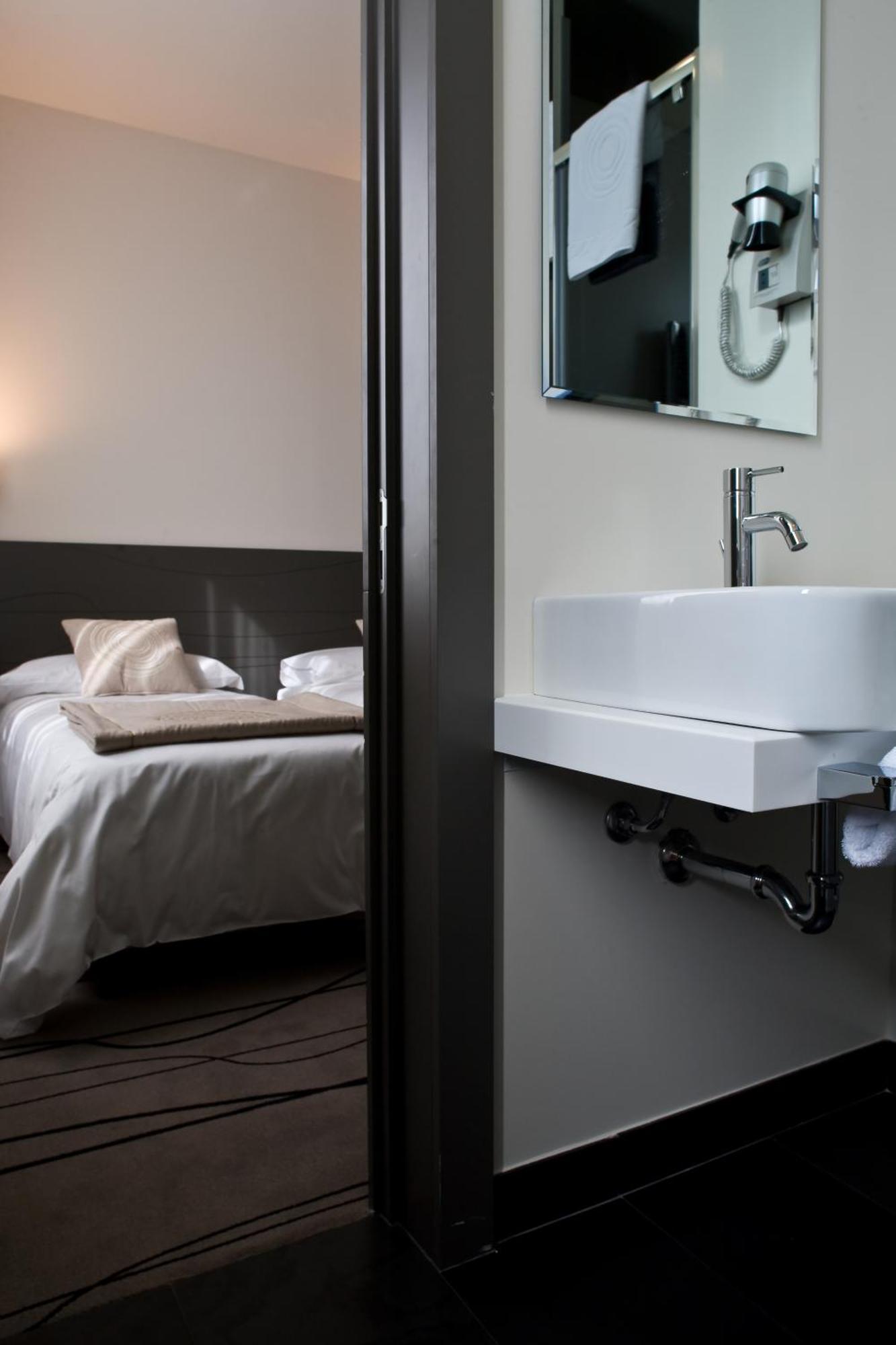 Eos Hotel Lecce Esterno foto